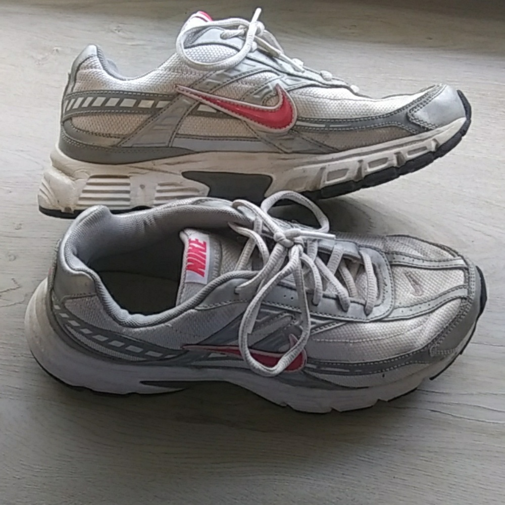 Nike Initiator tennis shoe sz 9